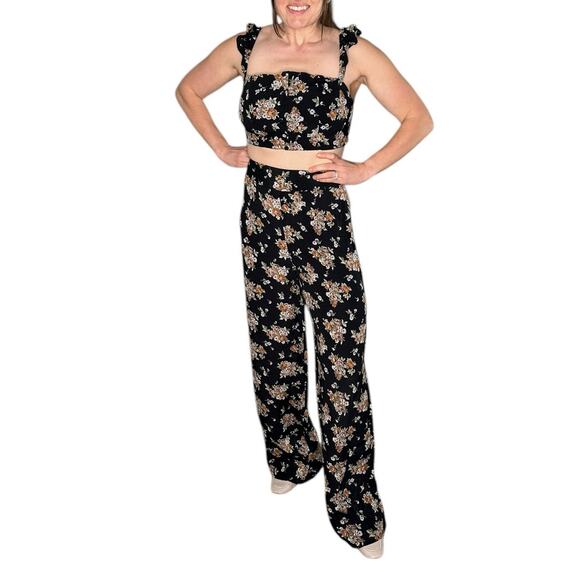 FLYNN SKYE Black Floral Two Piece Set Women's Size 2 Pants Ruffle Cropped Top - Picture 5 of 7